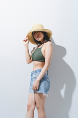 夏のファッションの女性