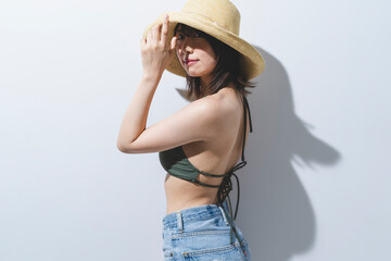 夏のファッションの女性