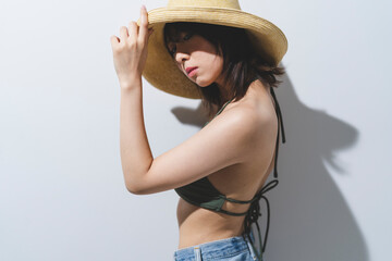 夏のファッションの女性