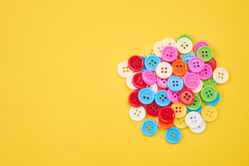 Color various sewing buttons.