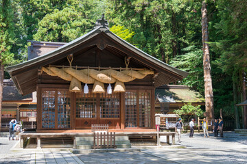 Obraz premium Suwa-taisha (Suwa Grand Shrine) Shimosha Harumiya in Shimosuwa, Nagano Prefecture, Japan. Suwa Taisha shrine is one of the oldest shrine built in 6-7th century.