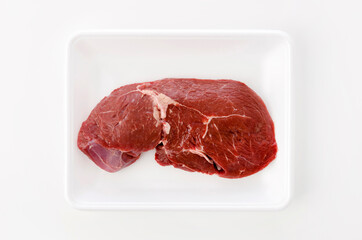牛モモ肉ブロック（生肉）