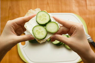 instructions for preparing a healthy Breakfast sandwich with crispbreads step by step. step 2 put the cucumbers on the cream cheese. Healthy breakfast, Crispbread with organic cream cheese and