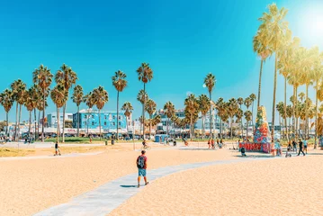 Fototapeten Berühmter Strand von Los Angeles - Venice Beach mit Menschen. © BRIAN_KINNEY
