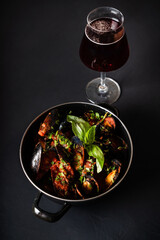 Steamed mussels in white wine sauce