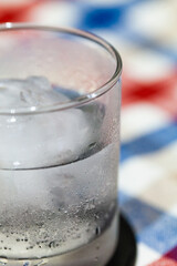 グラスに入ったソーダと氷