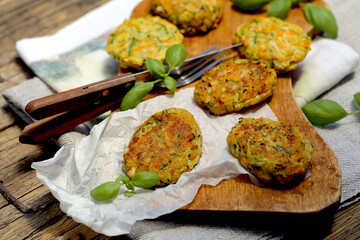 costeletas de abobrinha e cenoura.