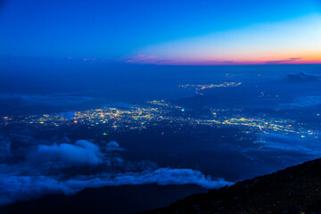 富士山からの駿河半島の夜景