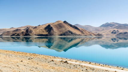 Naklejka premium Yamdrok lake and surrounding hills, Tibet
