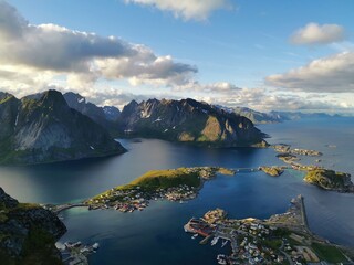 Obraz premium Reinebringen Lofoten Hiking Trial Reine Scenic Spectacular View Northern Norway