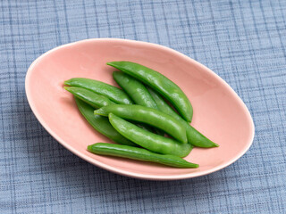 茹でたスナップエンドウ