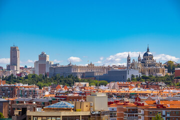 Skyline del Madrid  con el palacio y la catedral