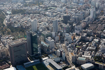 Fototapeta premium 銀座線外苑前駅付近を空撮