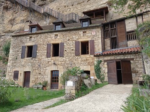 La roque gageac, France - July 2, 2020: Scenic village , P&eacute;rigord, Dordogne, FranceLa roque gageac, France - July 2, 2020: House medeval , P&eacute;rigord, Dordogne, France