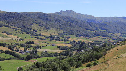 Fototapeta na wymiar paysages du Cantal