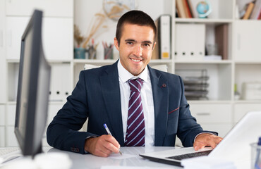 Fototapeta premium Professional business man using laptop at workplace in office