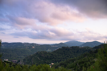Naklejka premium vistas desde la cima de un monte