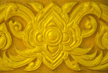 Fototapeta na wymiar Beautiful yellow Thai pattern on the wall