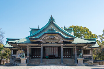 Fototapeta premium Hokoku Shrine at Osaka Castle in Osaka, Japan. a famous historic site.