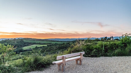 Obraz premium Coucher de soleil au Moulin Saint-Elzéar de Montfuron dans le Luberon