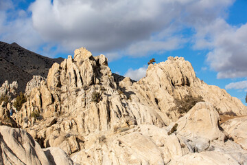 Fototapeta premium Sunny day among rock field and steep boulders at Moonrocks Nevada