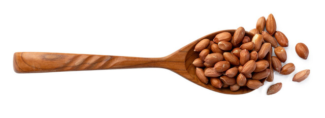 Obraz premium Spoon with peanuts isolated on white background