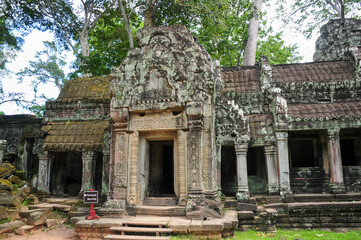 カンボジアのアンコール遺跡群　Beautiful historic Angkor ruins in Cambodia