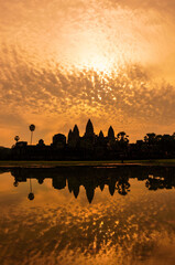 アンコールワットの朝焼け　Fantastic sunrise in Angkor Wat
