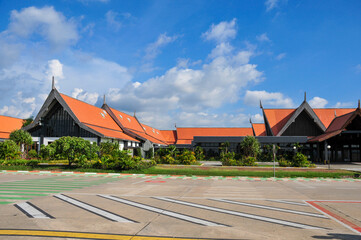 Fototapeta premium Sceneria międzynarodowego lotniska w Siem Reap
