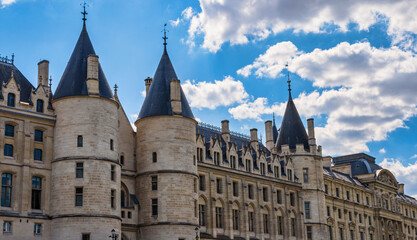 Fototapeta premium Typical buildings in Paris, France