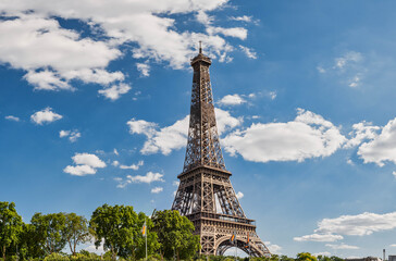 Fototapeta na wymiar View of the Eiffel tower, Paris