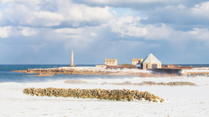 Le phare de Goury, sous la neige (Manche)