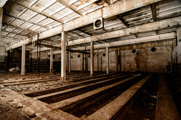 Fototapeta na wymiar Inside an abandoned concrete building