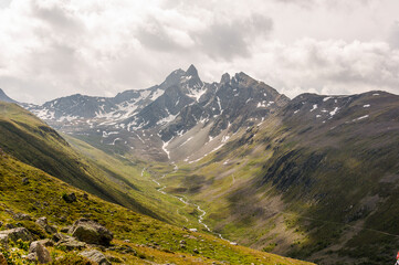 Fototapeta premium Muottas Muragl, Val Muragl, Piz Muragl, Wanderweg, Lej Muragl, Ova da Muragl, Alp Languard, Oberengadin, Engadin, Alpen, Graubünden, Sommer, Schweiz
