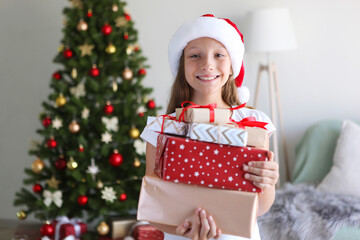 Obraz na płótnie Canvas Little girl with christmas gifts in christmas interior 