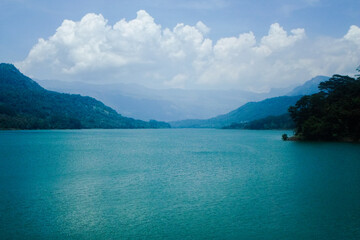 lake and mountains in Srilanka
