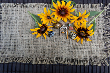 On the jute fabric are semiprecious stones - the tiger's eye, unakit, snow obsidian, hornblende....
