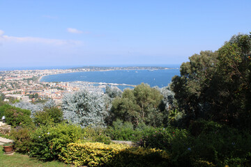 Vue panoramique sur la mer méditerranée