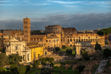 Fototapety  Forum Romanum, w świetle zachodzącego słońca