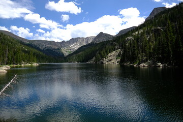 Fototapeta na wymiar mountain lake in the mountains