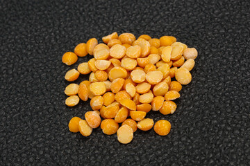 Raw dry peas for cooking