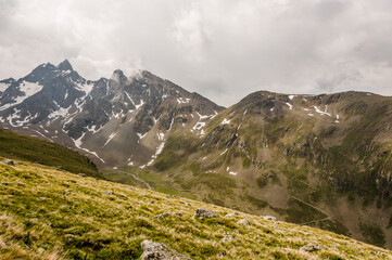 Obraz premium Muottas Muragl, Val Muragl, Piz Muragl, Wanderweg, Lej Muragl, Ova da Muragl, Alp Languard, Oberengadin, Engadin, Alpen, Graubünden, Sommer, Schweiz