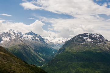 Fototapeta premium Pontresina, Val Roseg, Piz Roseg, Piz Bernina, Gletscher, Wanderweg, Muottas Muragl, Berninagruppe, Oberengadin, Alpen, Graubünden, Sommer, Schweiz