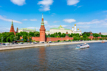Obraz premium Moscow cityscape with Kremlin towers, palaces and cathedrals, Russia