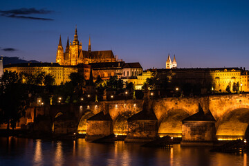 Obraz premium Saint Vitus Cathedral and Charles Bridge, Prague Cityscape at Night with Prague Castle and River Vltava