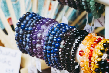 Bracelets avec des pierres de soin semi-précieuses - Bracelet en améthyste en onyx en lapis lazuli