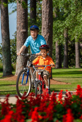 Obraz premium Father and son bike ride