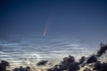 Komet C/2020 F3 (NEOWISE) am 11.07.2020 mit leuchtenden Wolken