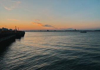 Naklejka premium sunset over the sea