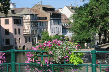 Fototapeta na wymiar Paysage et architecture traditionnelle à Strasbourg.